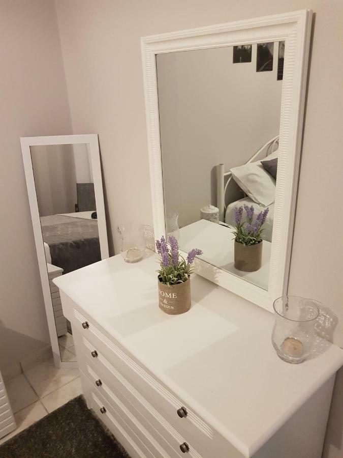 Fiona'S Apartment Virós Екстериор снимка